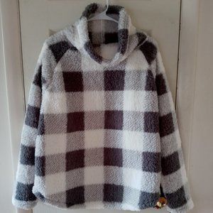 New With Tags - Gorgeous Eddie Bauer Fleece Pullover